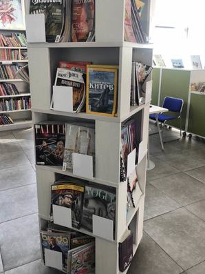Ограничитель в книжном шкафу